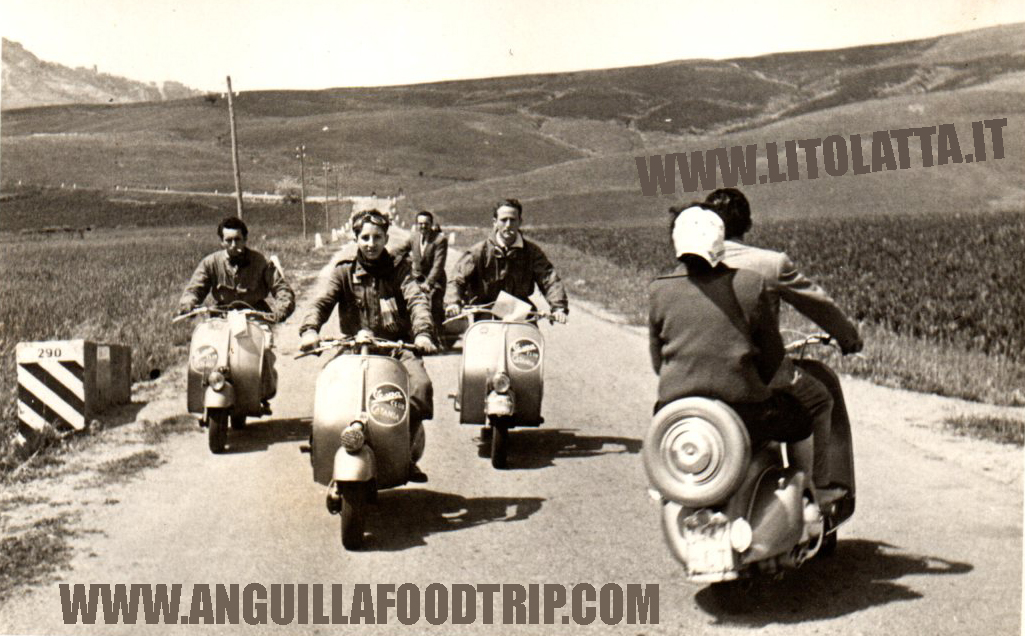 Vespa in raduno e Vespa in coppia.