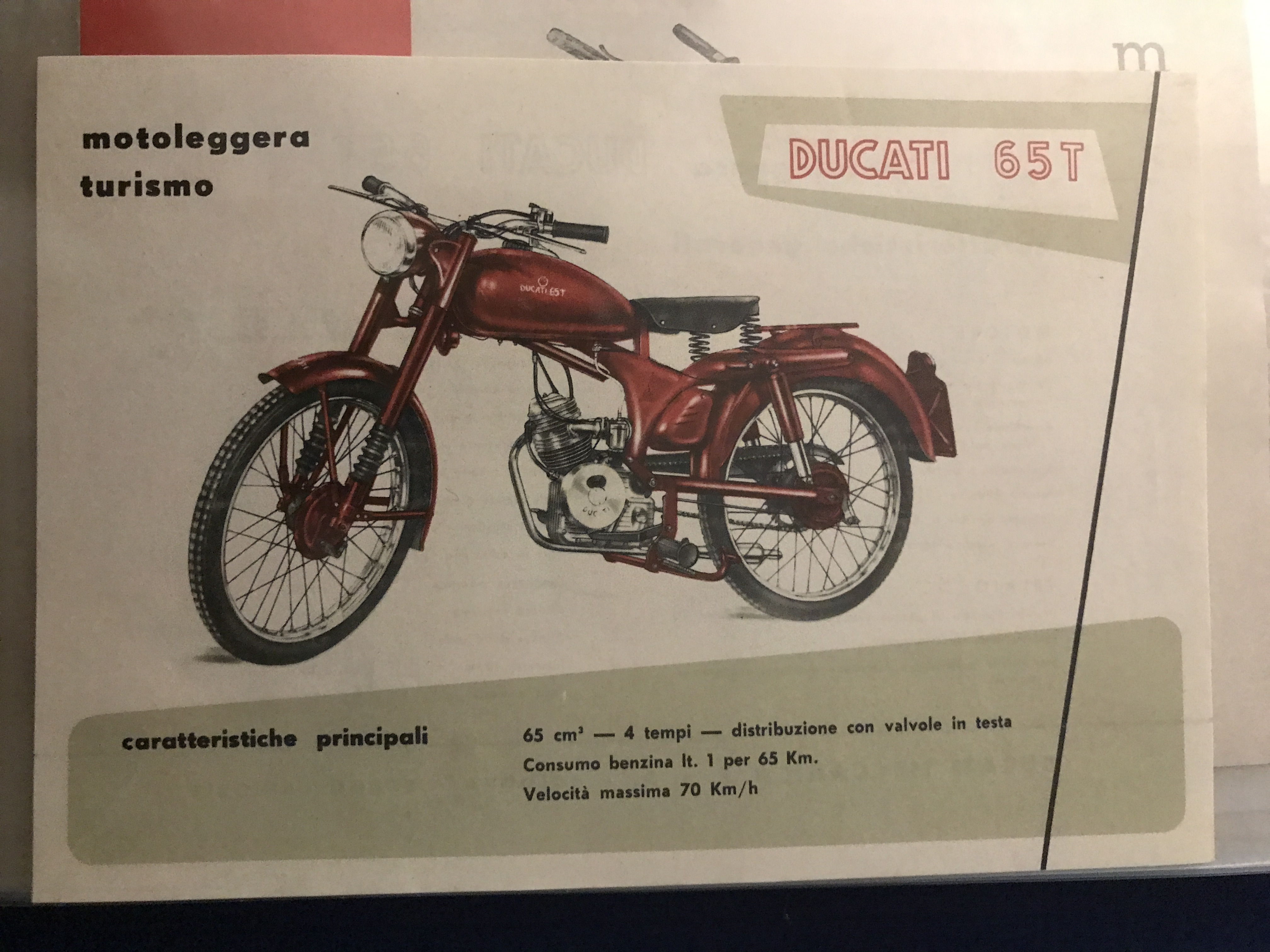 MOTO BROCHURE