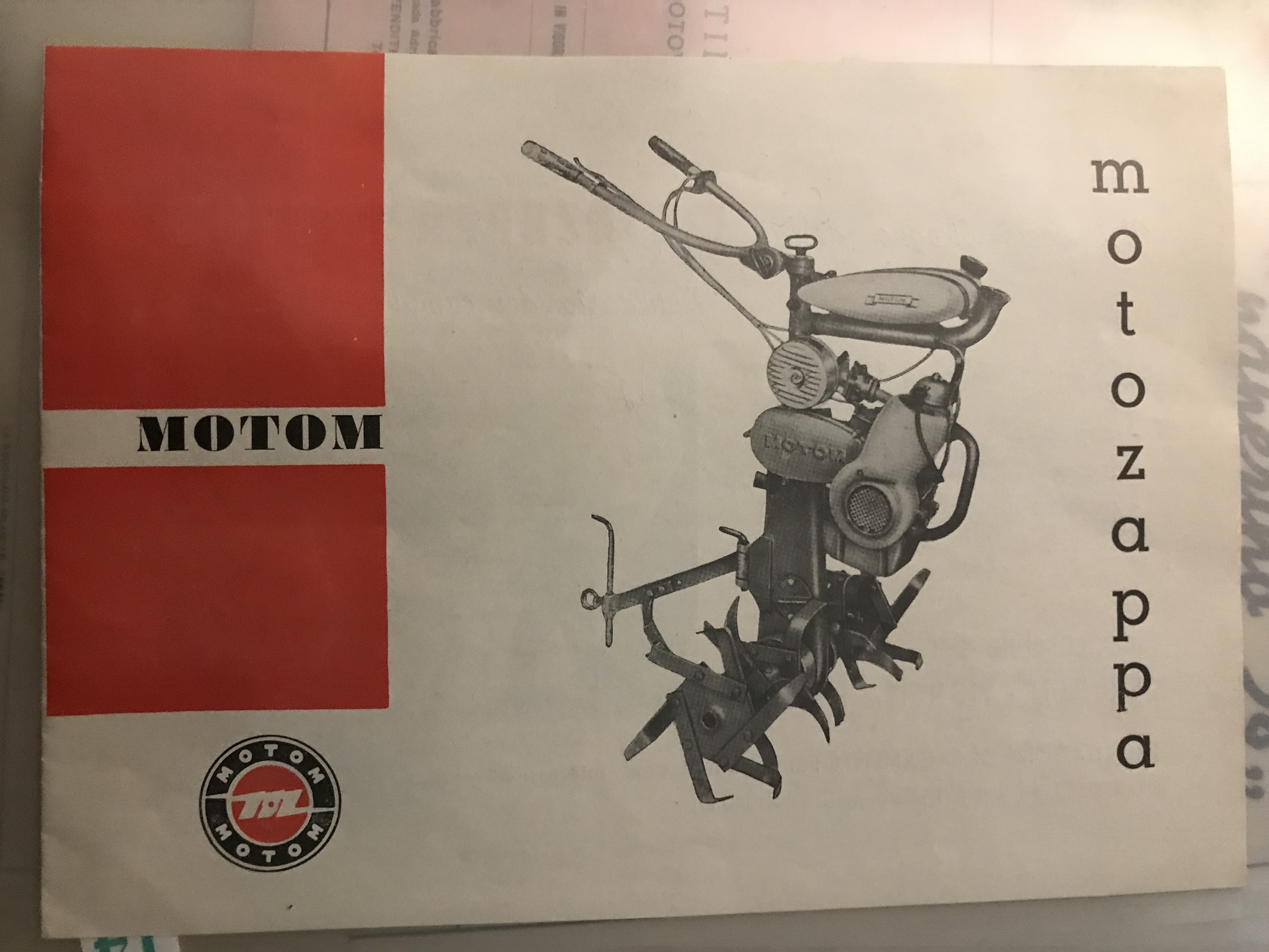 MOTO BROCHURE